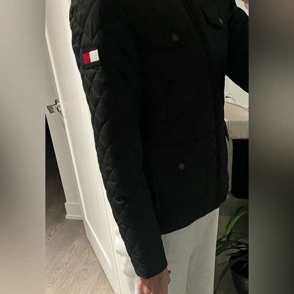 Jacket Tommy Hilfiger, black and red inside, great condition, size m - Picture 4 of 5